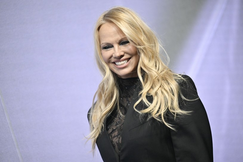 Pamela Anderson pokazała intymne fotki z domu. Fani szaleją w komentarzach