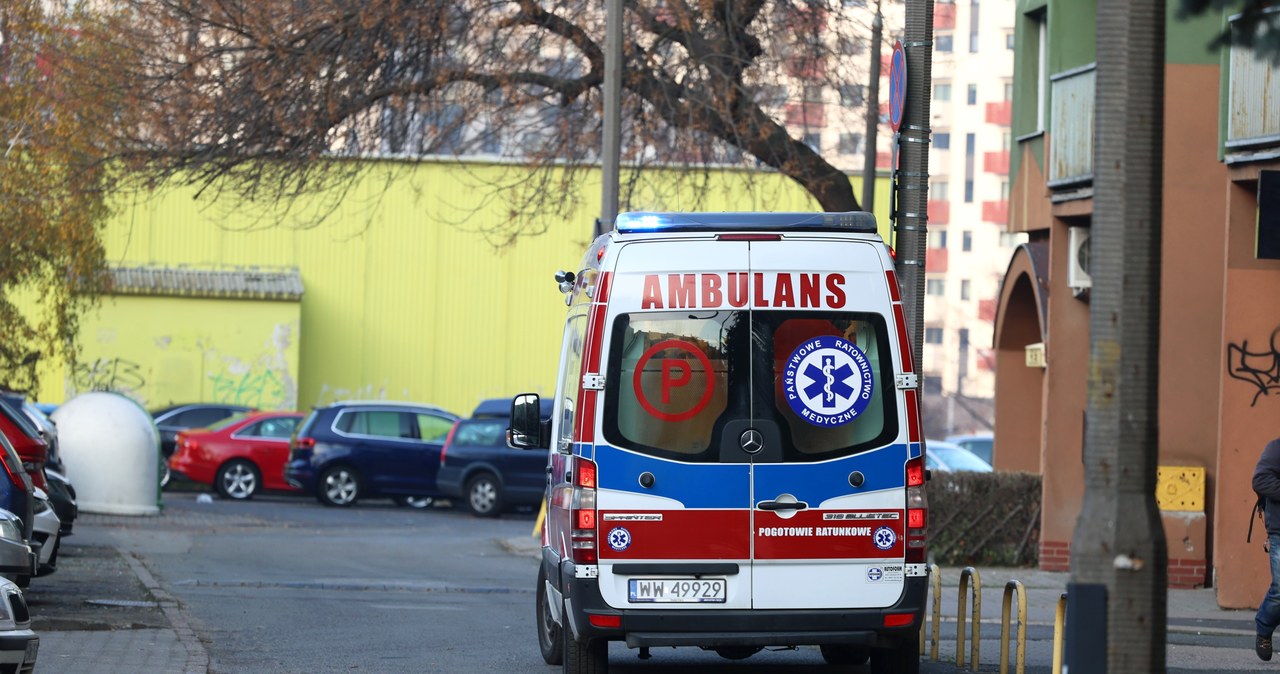 Pijany 50-latek pobił ratowników medycznych i zniszczył wyposażenie karetki