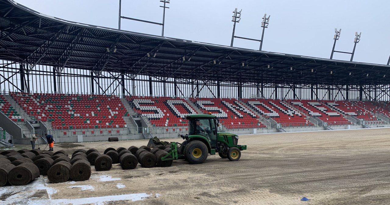 Murawa na stadionie w Sosnowcu znów się zazieleni