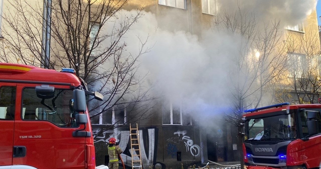 Kraków: Pożar mieszkania przy ul. Krowoderskiej. Jedna osoba ranna