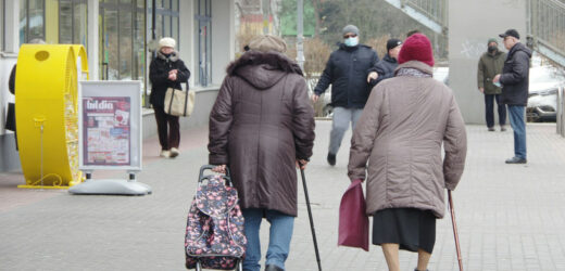 Zniżki na zakupy dla seniorów. W którym markecie mogą liczyć na tańsze zakupy?