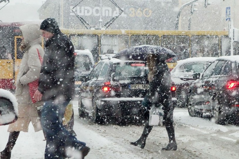 Pogoda oszaleje. Najpierw kilkanaście stopni na plusie, a później ulewne deszcze, śnieżyce i niszczycielskie wichury