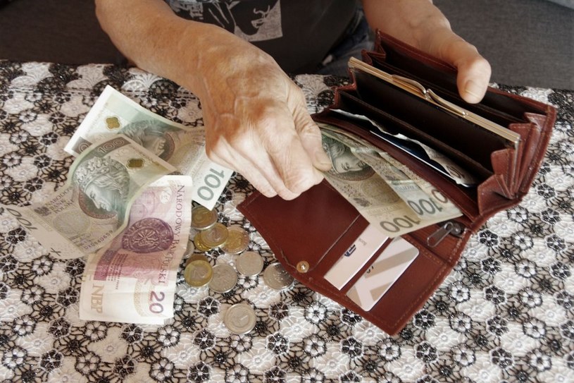 Zmiany w wypłacie styczniowych emerytur. Pieniądze przyjdą w innych terminach