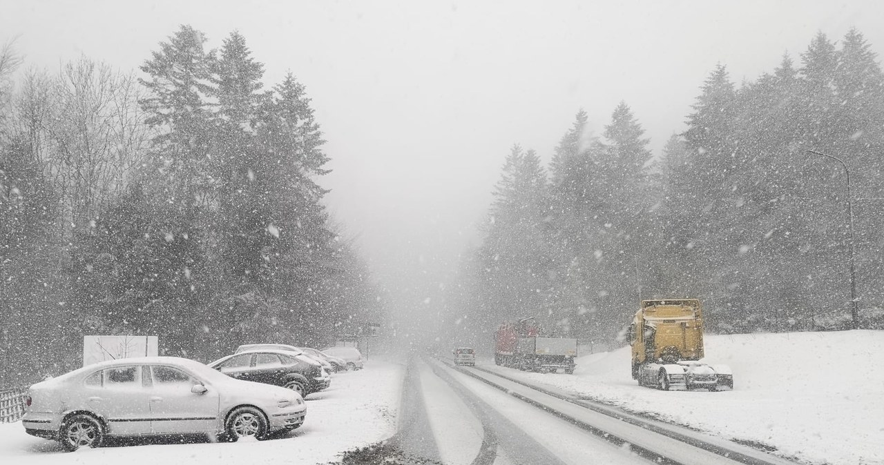 ​Śnieżny armagedon w całym kraju. Na drogach gołoledź!