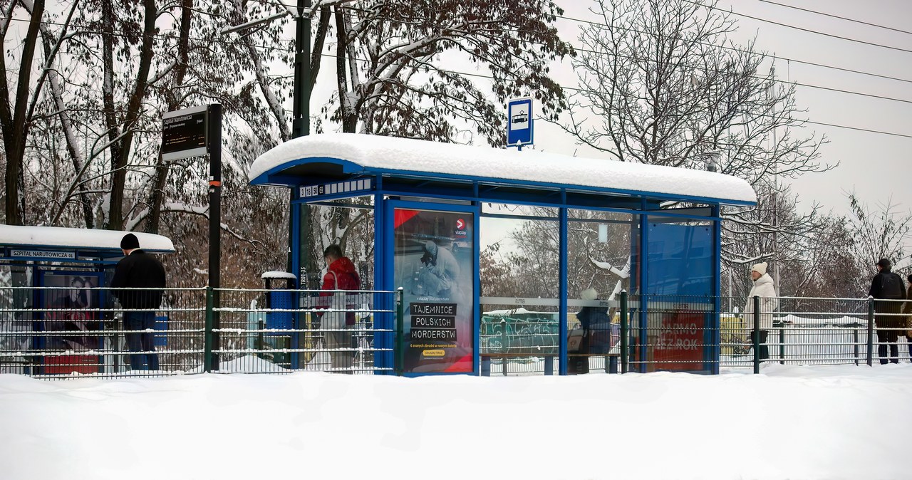 Paraliż komunikacyjny w Krakowie po ataku zimy