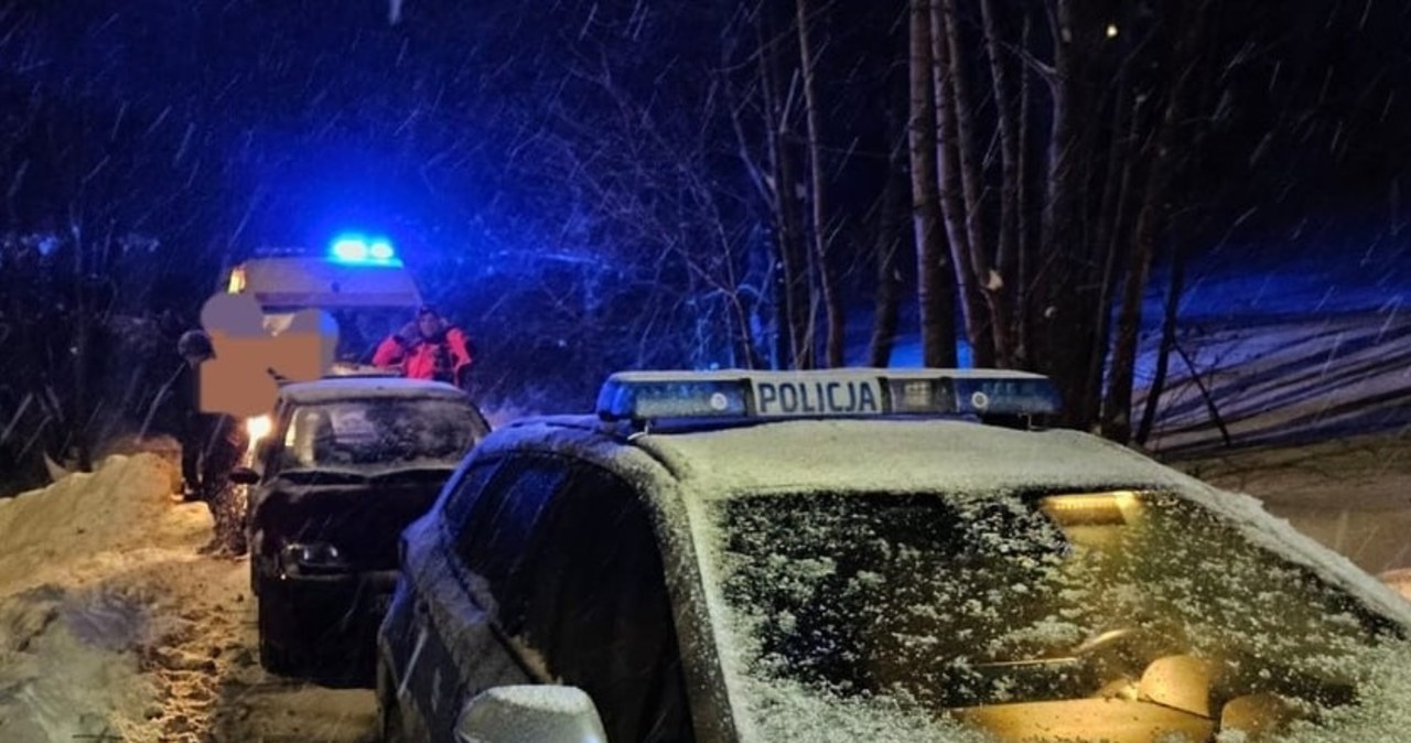 Nastolatkowie wyciągnięci z kamieniołomu koło Andrychowa. Groziło im wychłodzenie