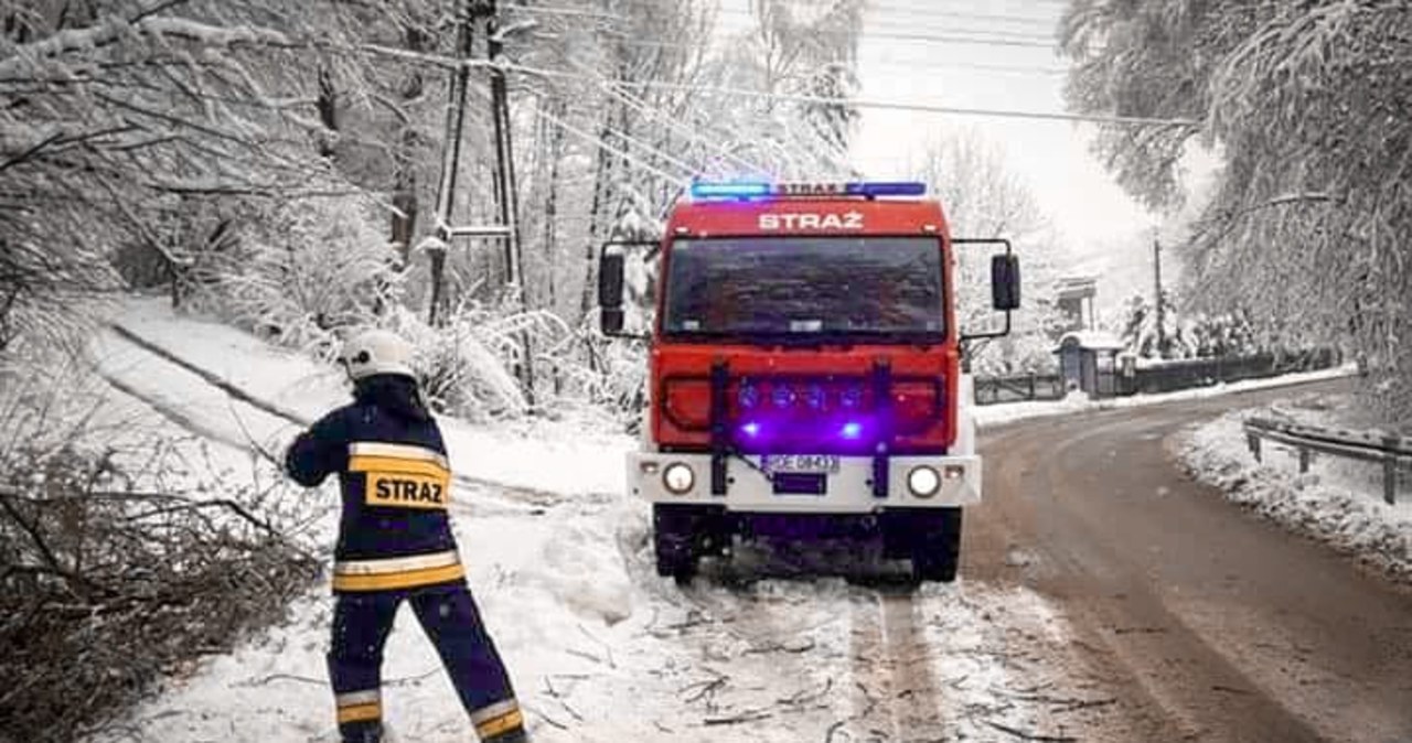 Podkarpacie: Tysiące odbiorców bez prądu, w Bieszczadach pół metra śniegu