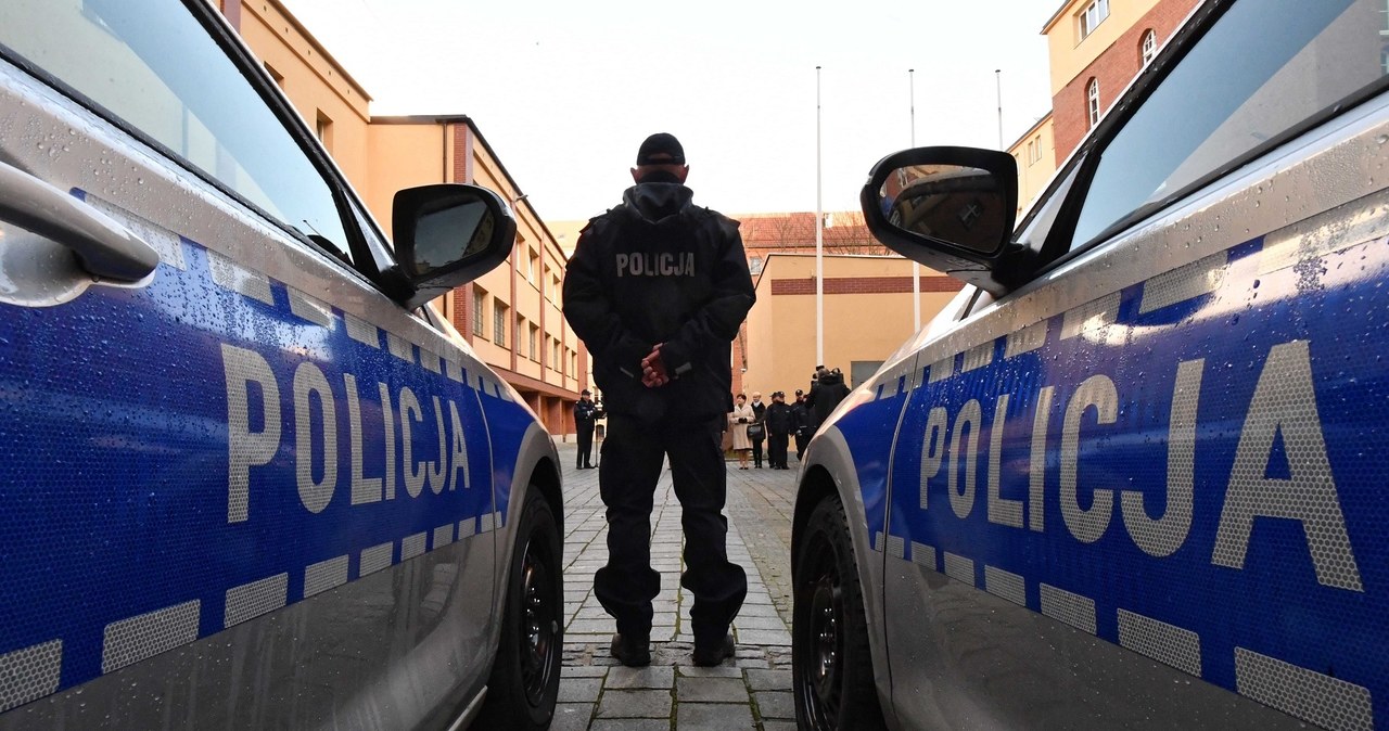 Zawyją syreny po śmierci policjantów. Maksymilian F. usłyszy zmienione zarzuty