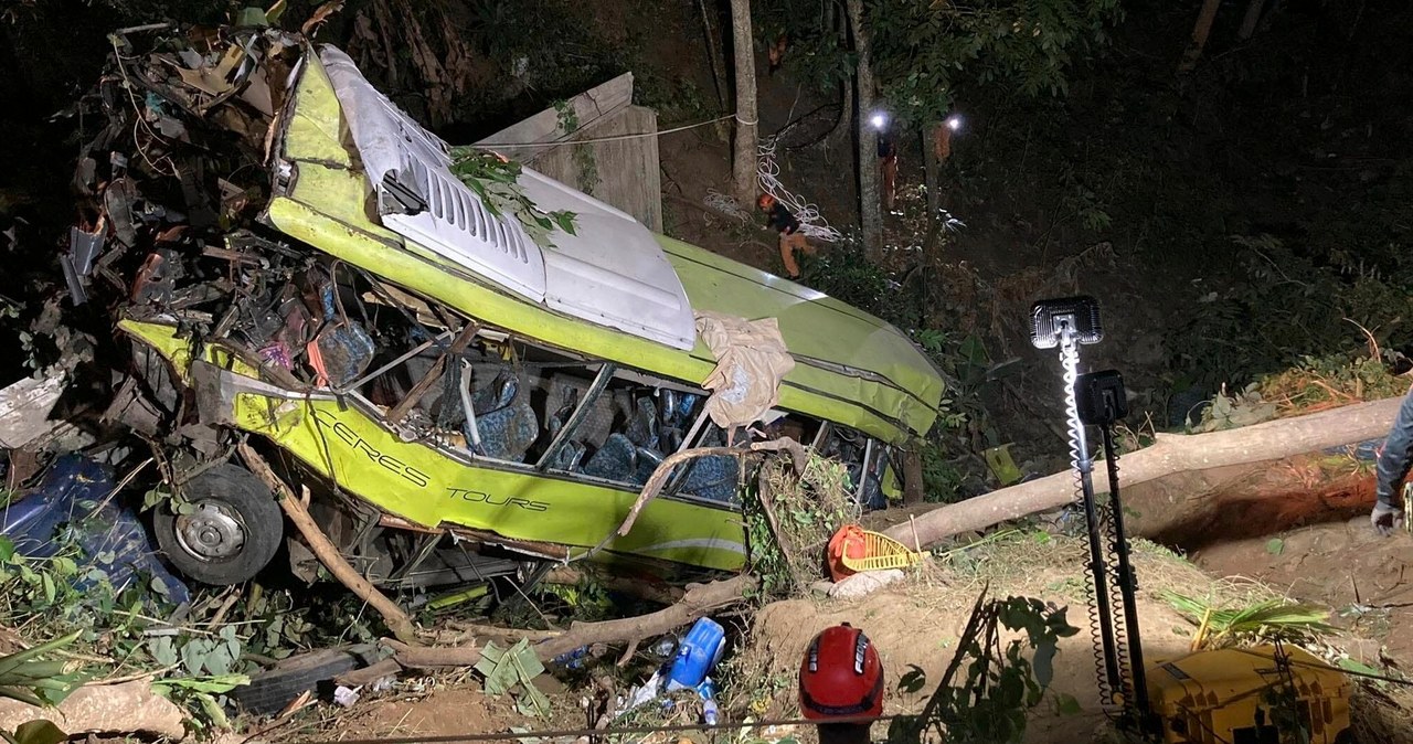 Autobus wpadł do wąwozu. 17 ofiar wypadku na Filipinach