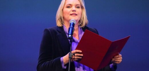 Dominika Chorosińska w świątecznej stylizacji. Wręczyła pierwsze nagrody