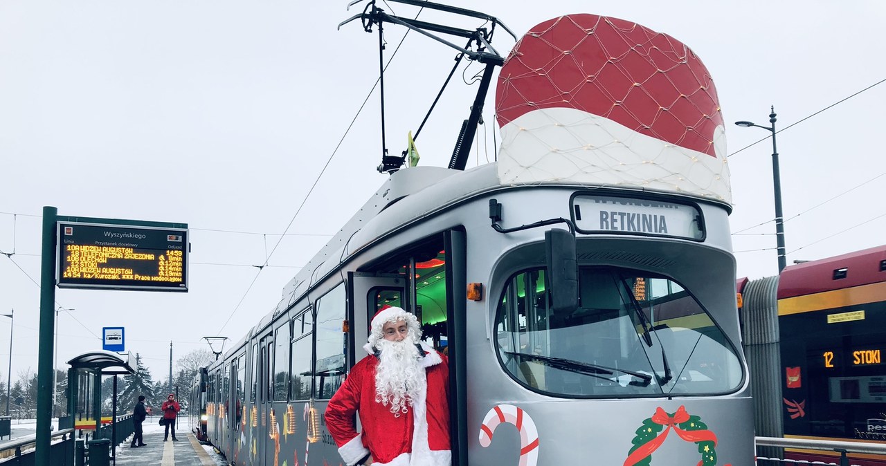Mikołajowy tramwaj na ulicach Łodzi