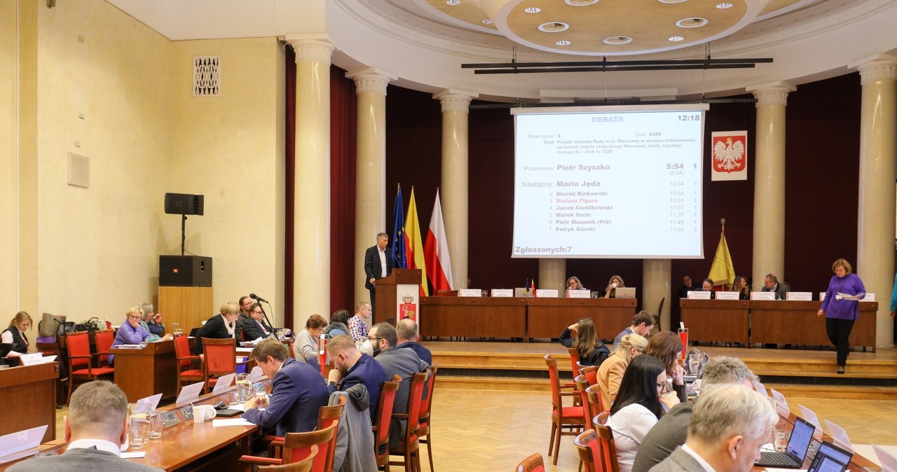 Rada Warszawy przyjęła uchwałę wprowadzającą Strefę Czystego Transportu