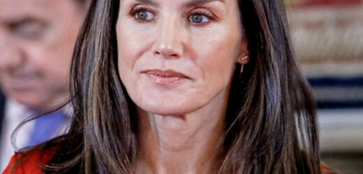 Królowa Letizia w pięknej czerwieni. Idealna stylizacja na święta