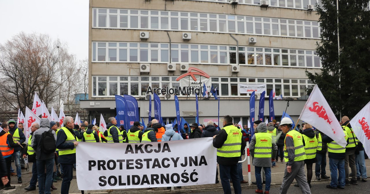 Pracownicy huty ArcelorMittal protestowali w Krakowie