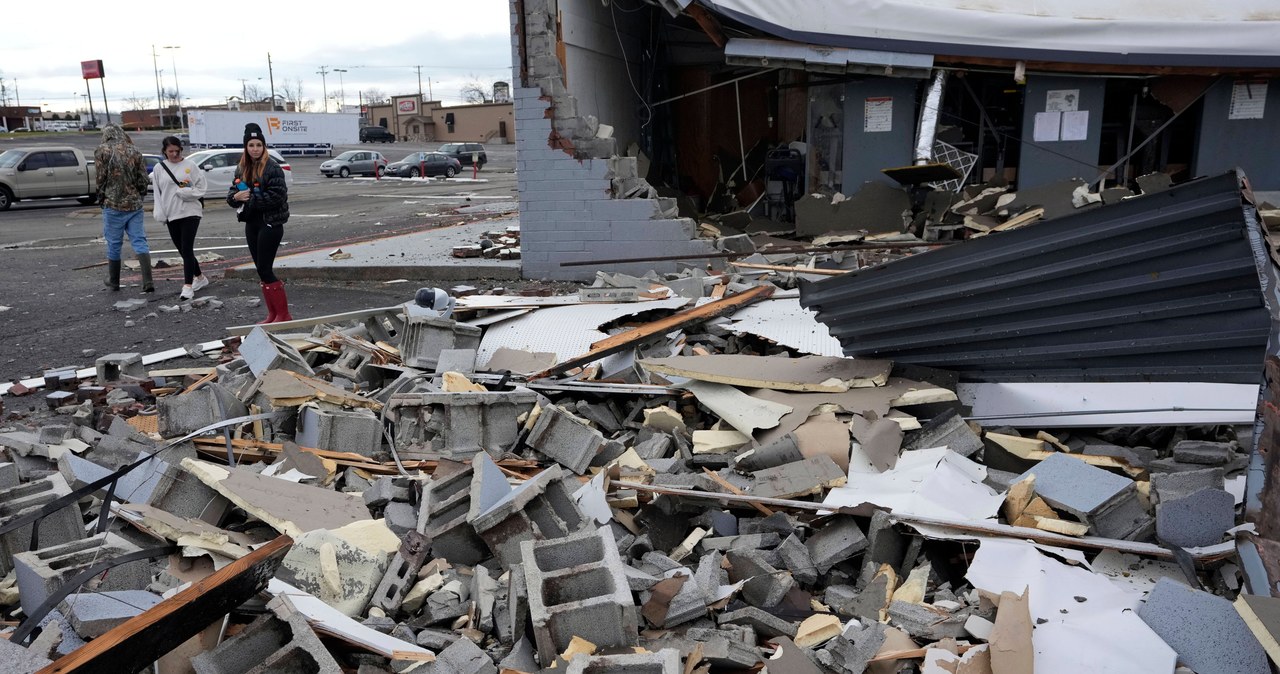 Tornado porwało kołyskę z niemowlęciem. Dziecko znaleziono w konarach powalonego drzewa