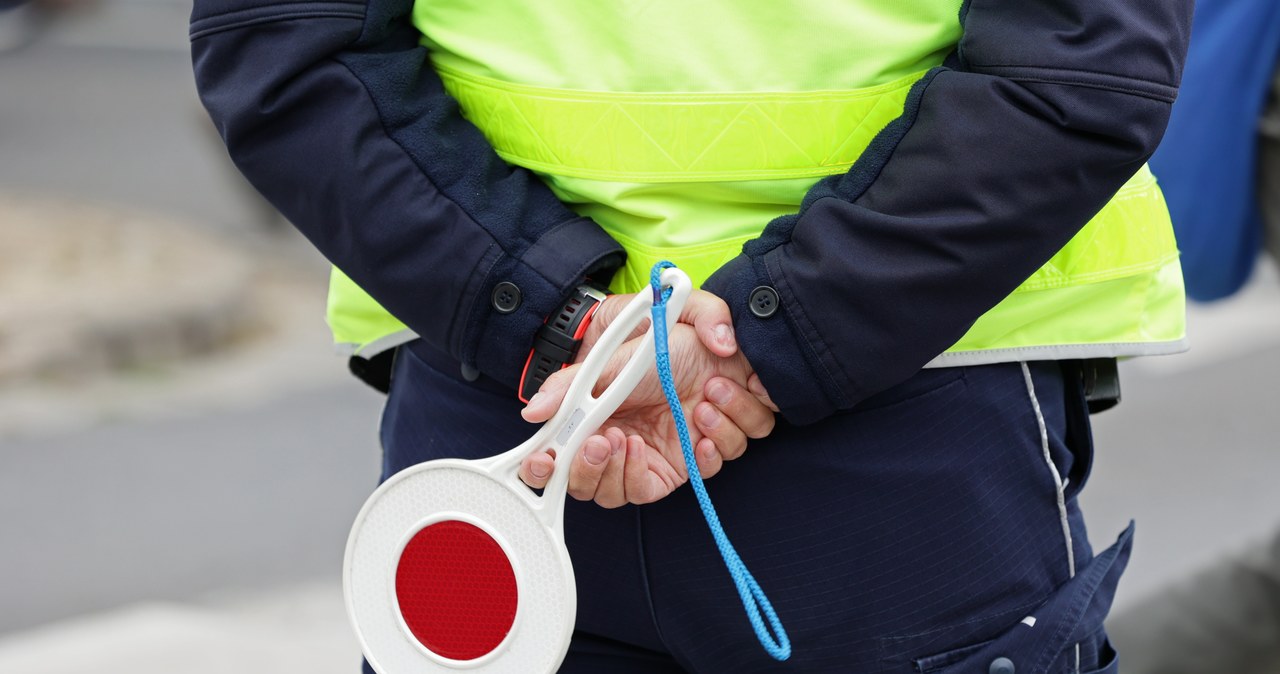 Autobus wjechał w radiowóz. Dwaj policjanci ranni