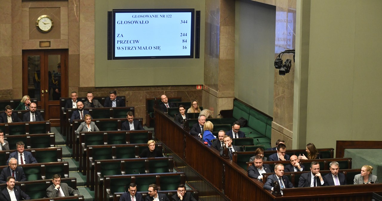 Zmiany w polskich mediach publicznych. Sejm podjął uchwałę