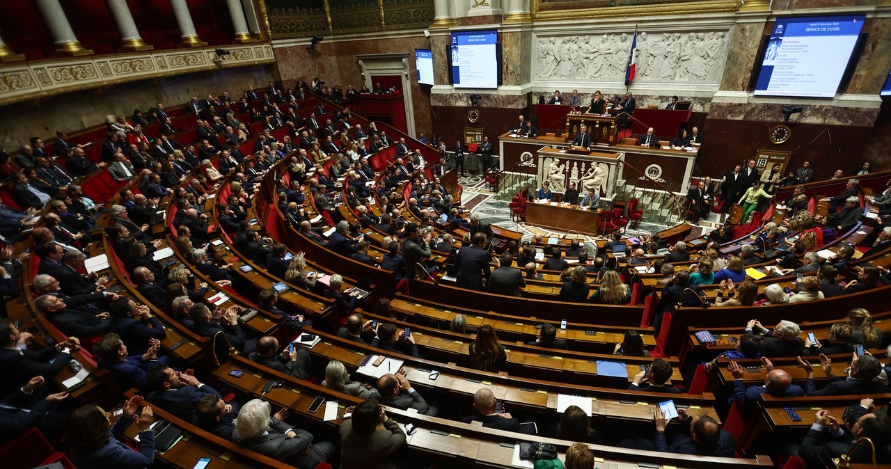 Francuski parlament przyjął ustawę zaostrzającą przepisy ws. migrantów