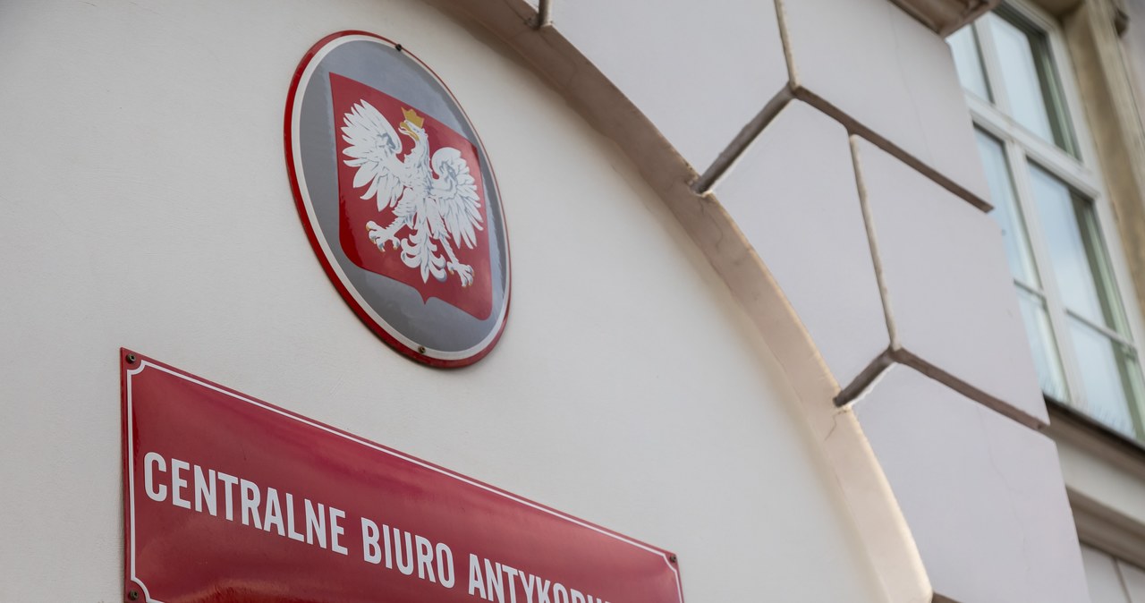Zarzuty dla 8 członków gangu wyłudzającego VAT. Wystawili ponad 700 fikcyjnych faktur