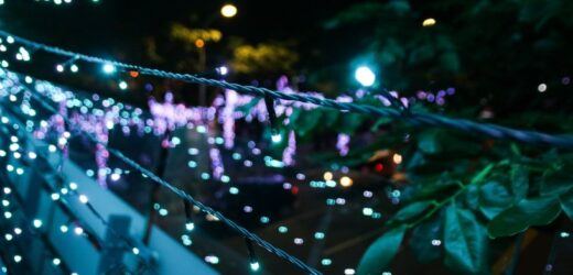 Jak wybrać lampki na balkon? Kluczowe jest czytanie oznaczeń