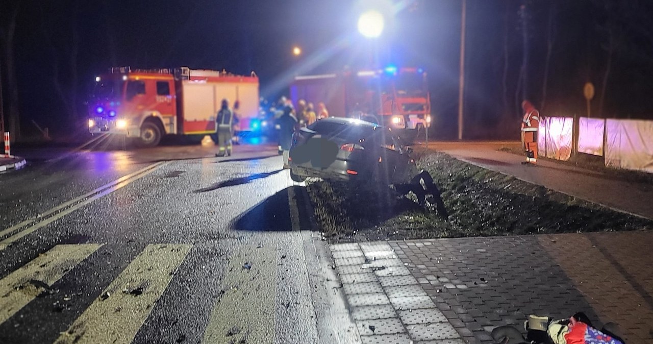 Zderzenie dwóch aut na Mazowszu. Trzy osoby w szpitalu