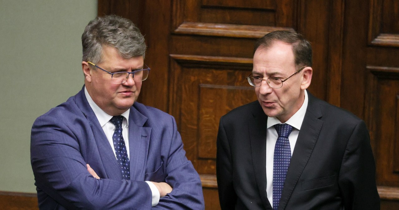 Co z mandatami Kamińskiego i Wąsika? Duda napisał do Hołowni
