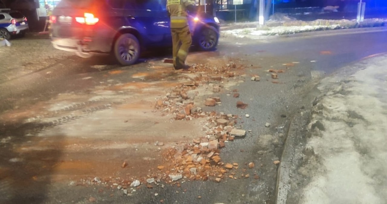 Zakopane: Na rondzie rozsypał się gruz budowlany