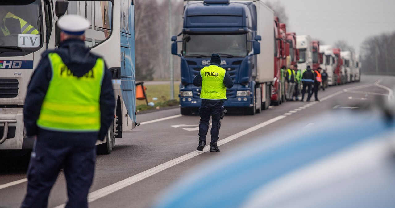 Ile ciężarówek czeka w kolejkach do przejść w Dorohusku i Hrebennem?