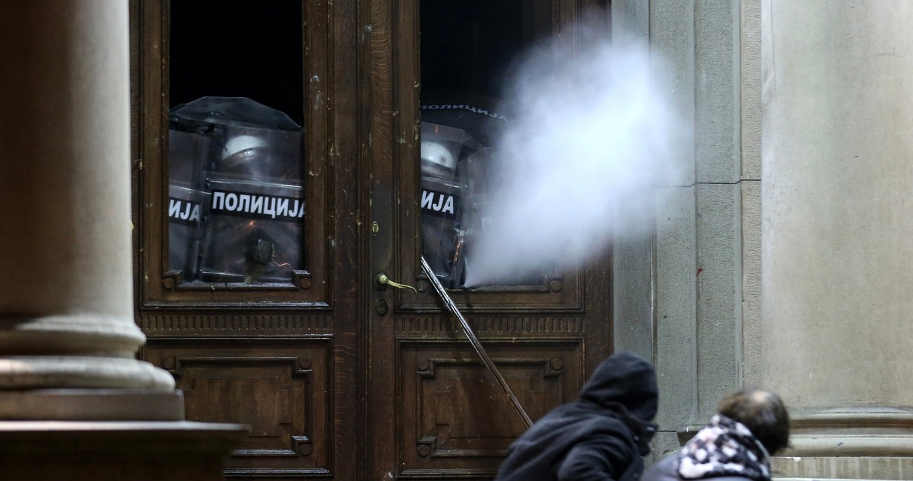 Zamieszki w Belgradzie. 30 policjantów rannych