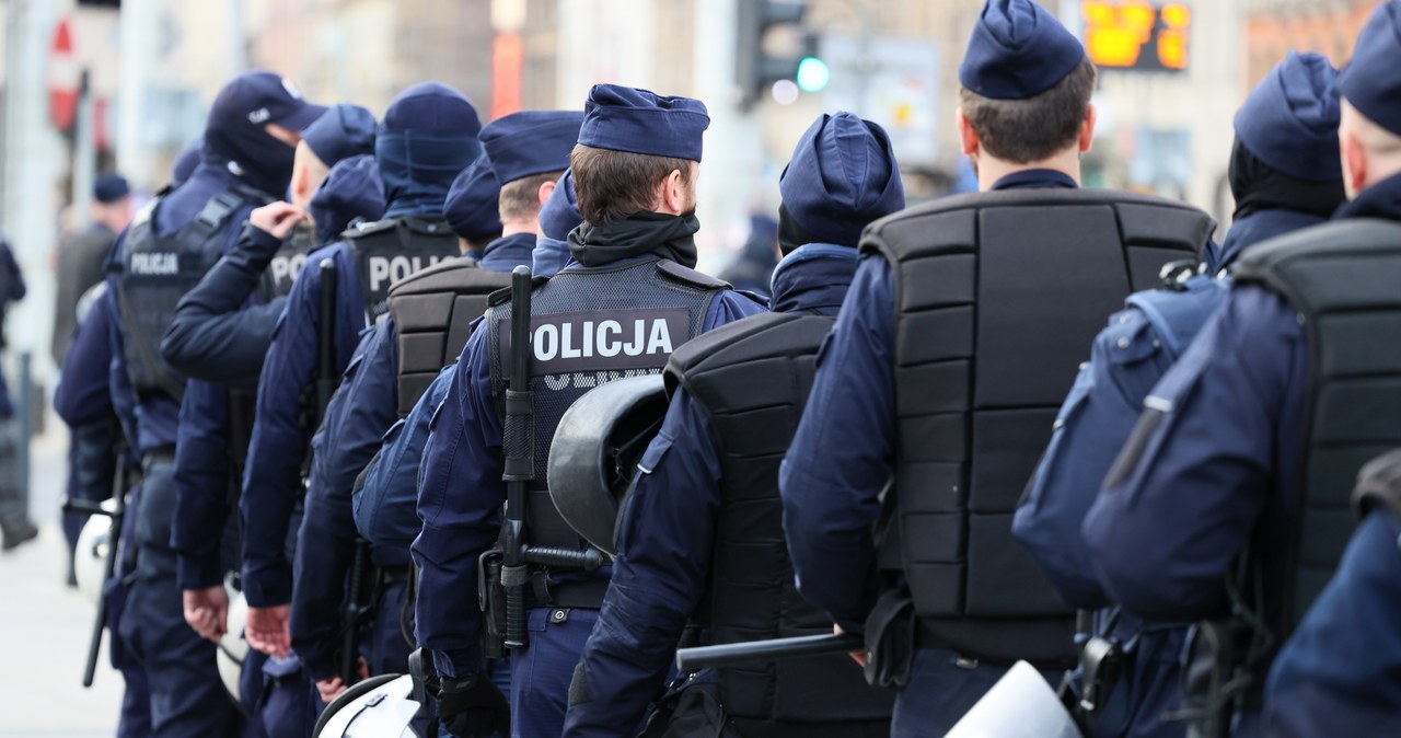 Policja zamiast świętować, martwi się o podwyżki