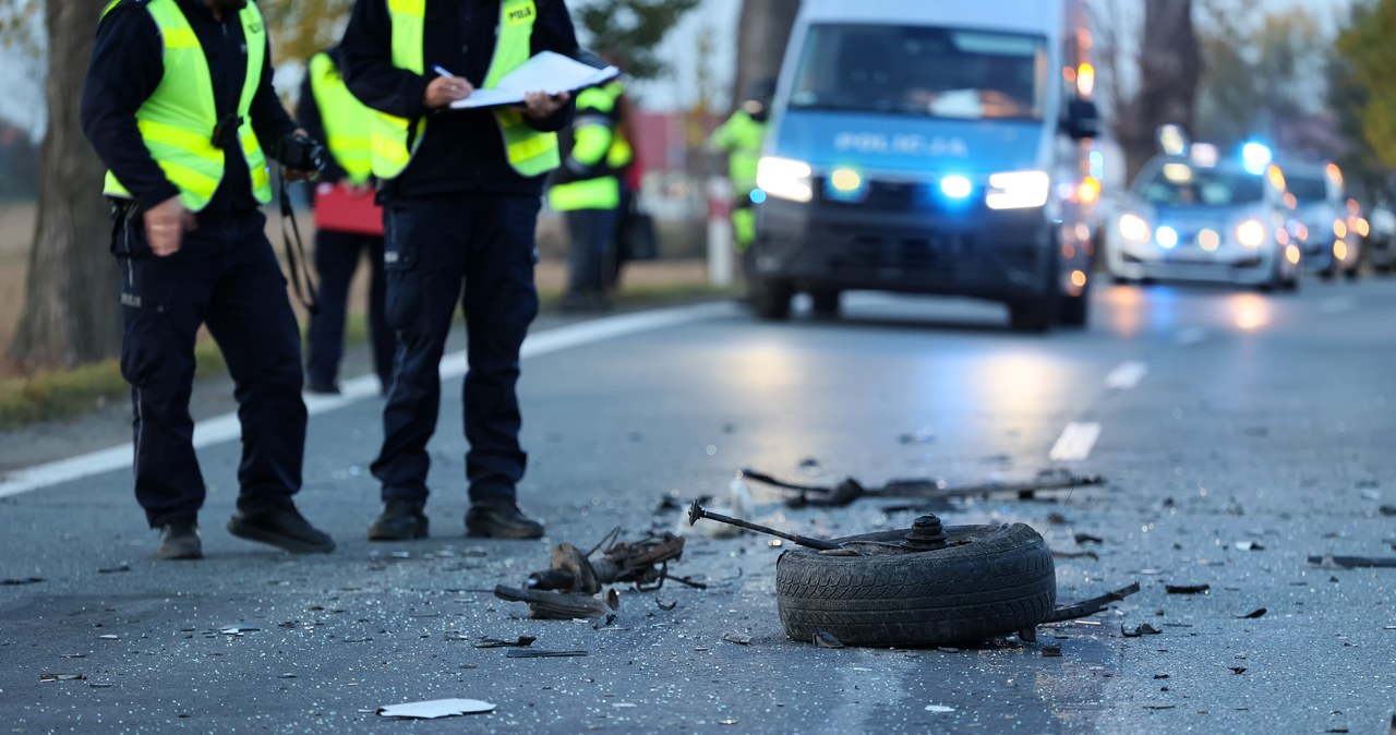 Groźny wypadek w Warmińsko-Mazurskiem. Trzy osoby ranne