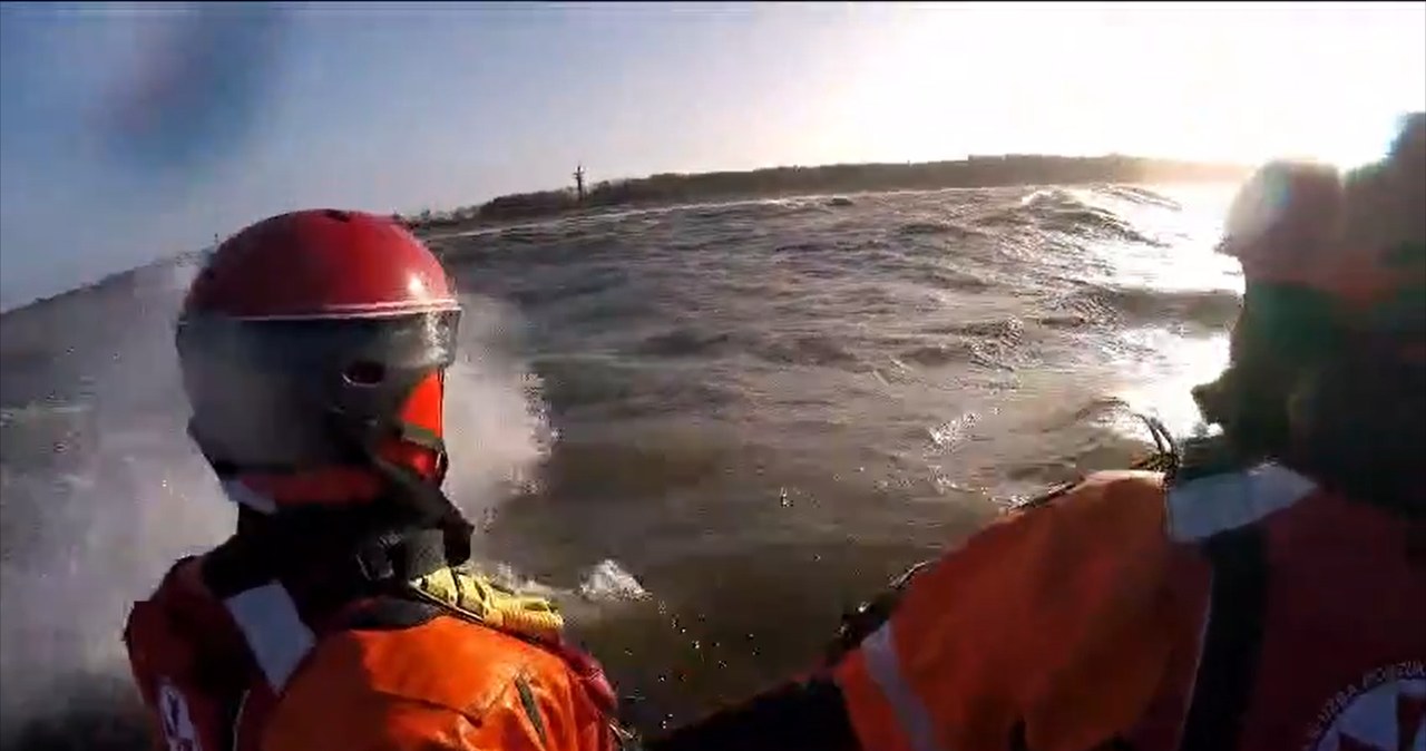 Trzy akcje ratunkowe na Bałtyku. Kitesurferzy nie potrafili wrócić na brzeg