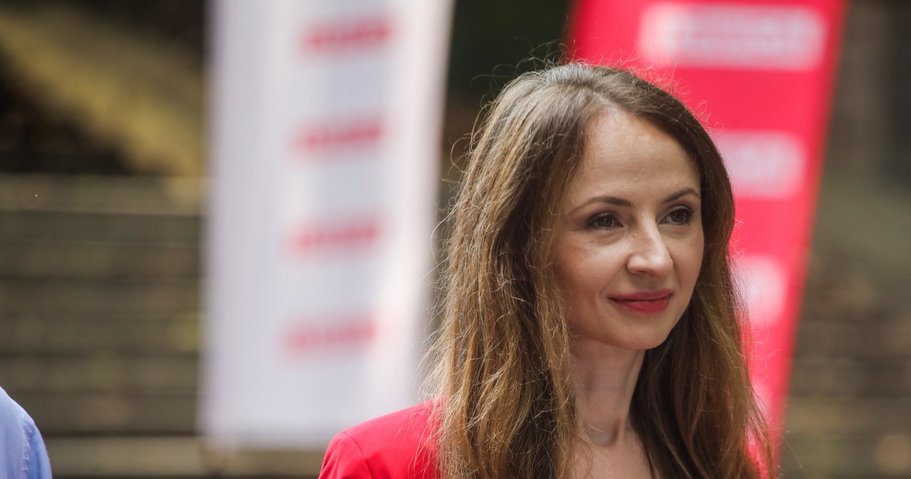 Zaskakujący wpis z konta resortu o Dudzie i „sikaniu”. Minister przeprasza