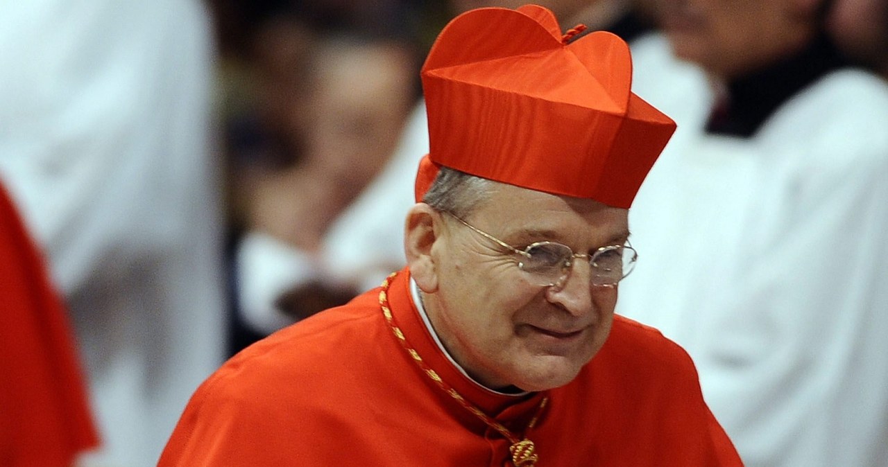 Krytykujący papieża kardynał Burke stracił pensję