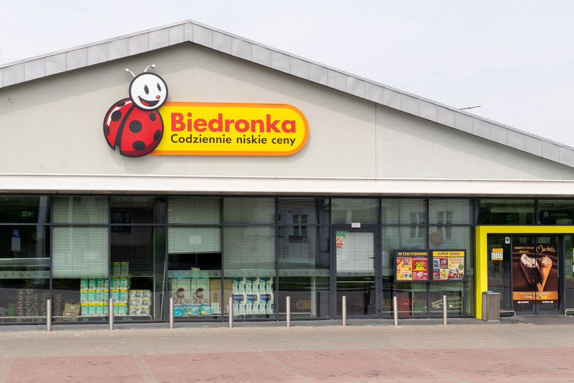 Pokazała, jak klienci zachowują się w Biedronce. „Koperek schowany między skarpetkami”