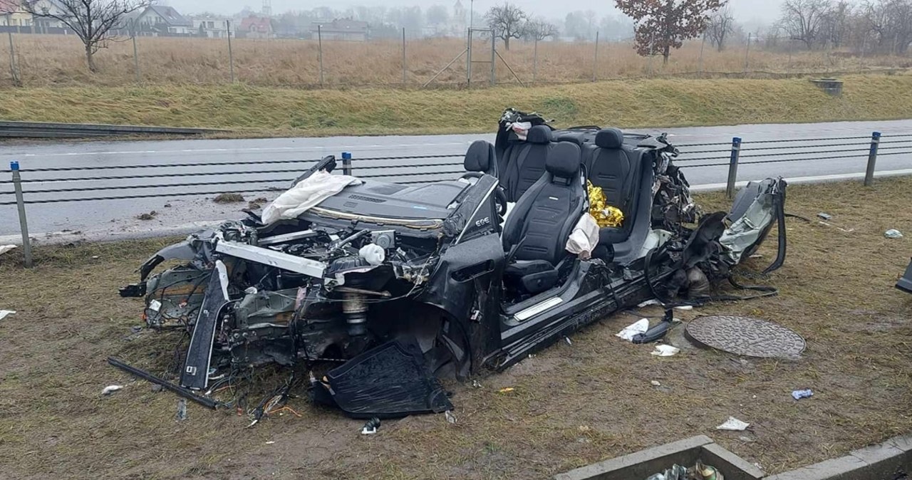 Z mercedesa prawie nic nie zostało. Groźny wypadek na S8 [ZDJĘCIA]