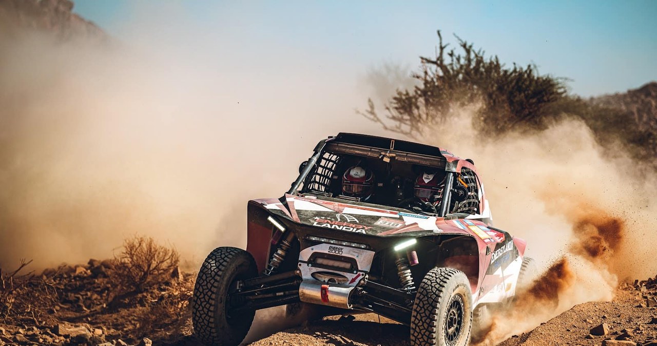 Rajd Dakar: Eryk Goczał wygrał prolog, Michał Goczał drugi