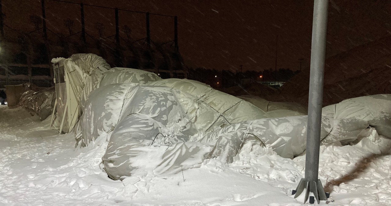 W Stalowej Woli złożyła się hala pneumatyczna. Nikt nie ucierpiał
