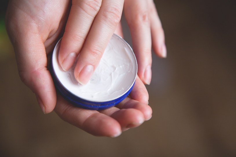 Produkty z apteki za kilka złotych. Prostują zmarszczki niczym żelazko zagniecenia