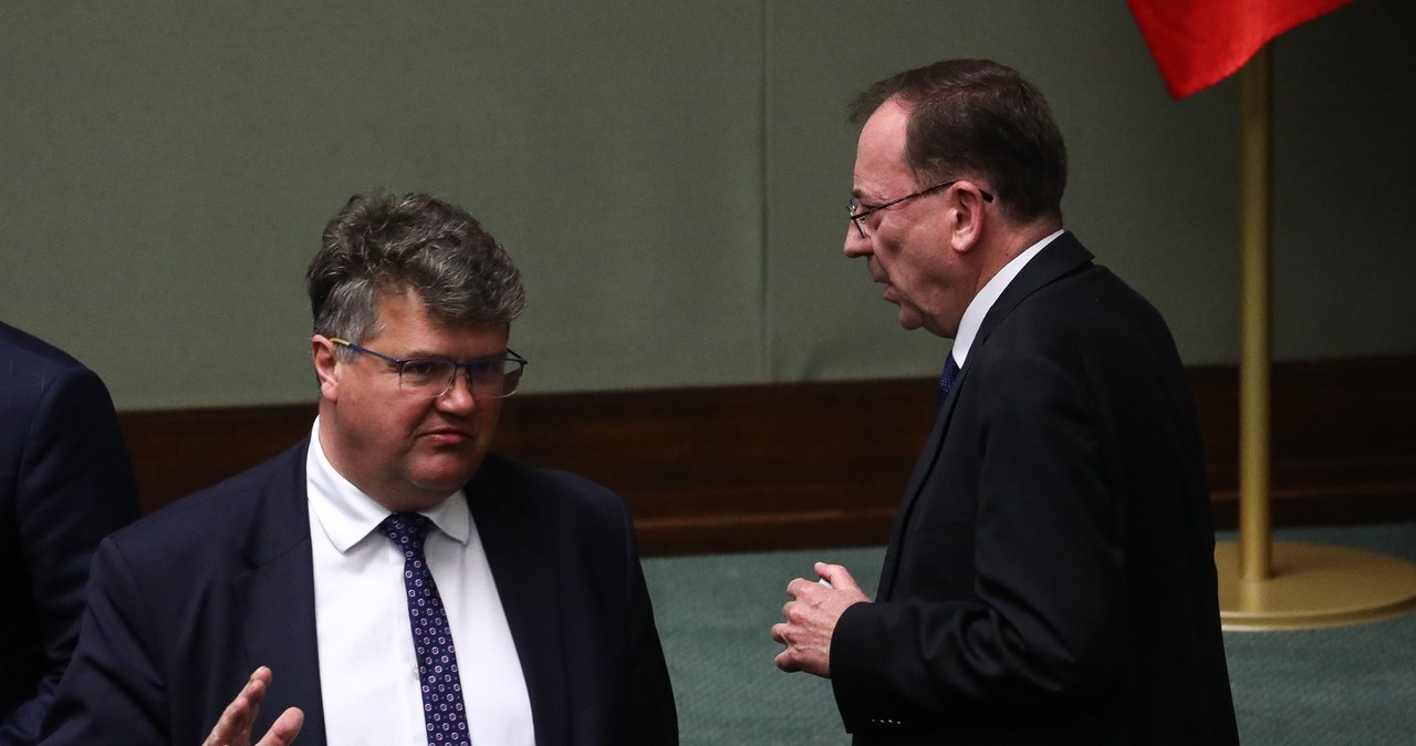 „Koniec bezkarności!”, „Łajdacka władza!”. Wrzawa po zatrzymaniu Kamińskiego i Wąsika