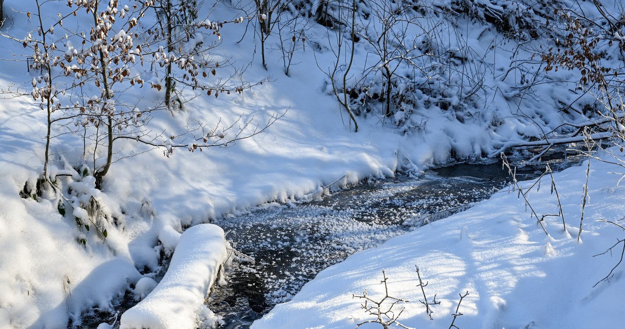 Śnieg i marznące opady. Prognoza pogody na czwartek