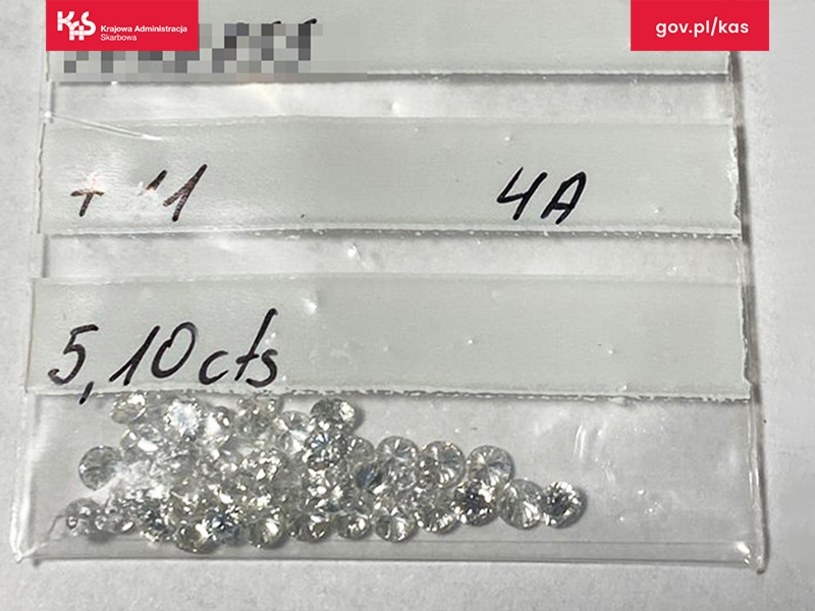 Niecodzienne sceny na lotnisku w Warszawie. Udaremniono przemyt diamentów