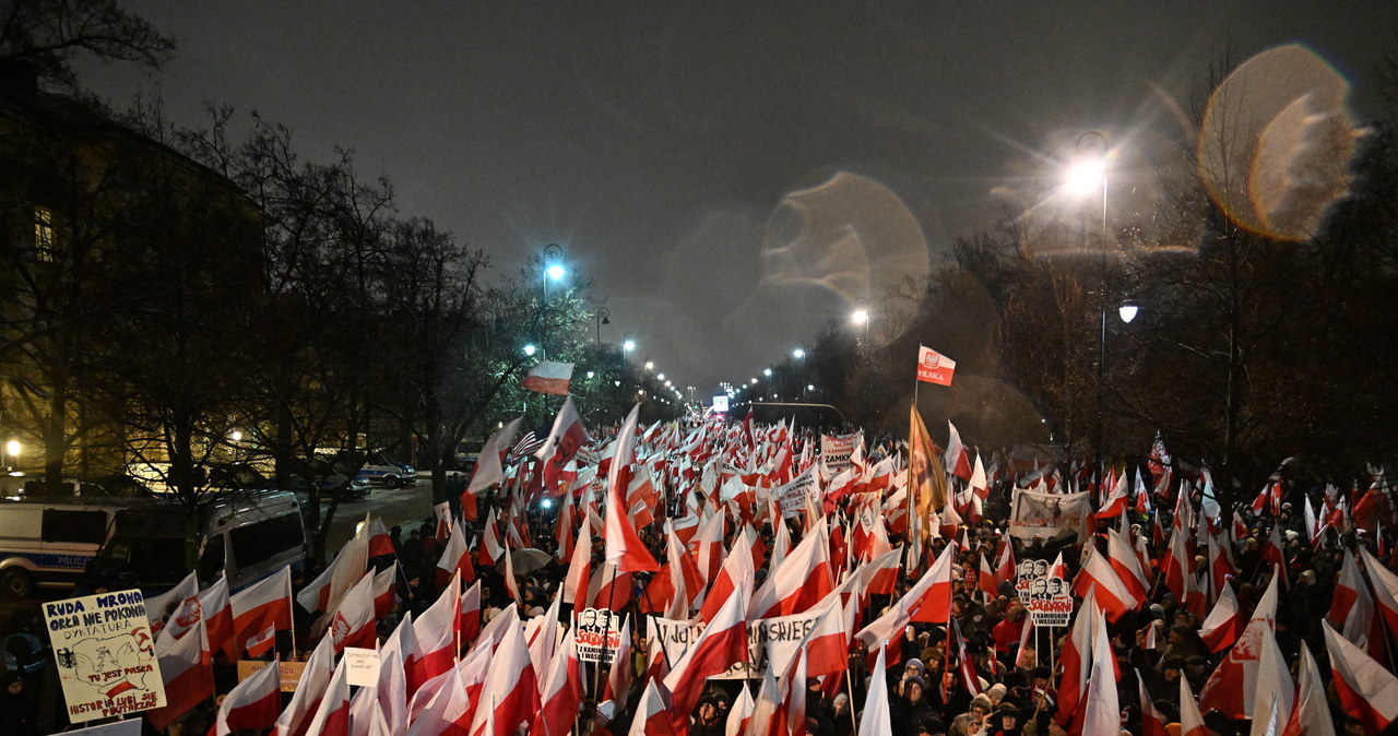 „Protest Wolnych Polaków” w Warszawie. Kaczyński: Jak to było z wyborami? Nikt nie wie [ZAPIS RELACJI]