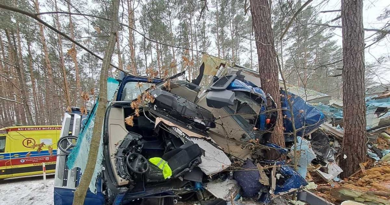 Tragiczny wypadek w Dobrej. Nie żyje kierowca