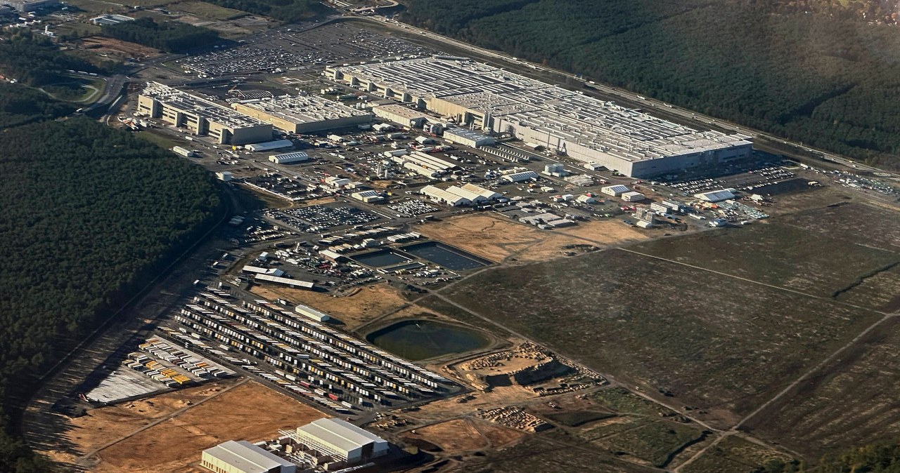 Gigantyczne zakłady zawieszają produkcję. Powodem ataki Huti na statki