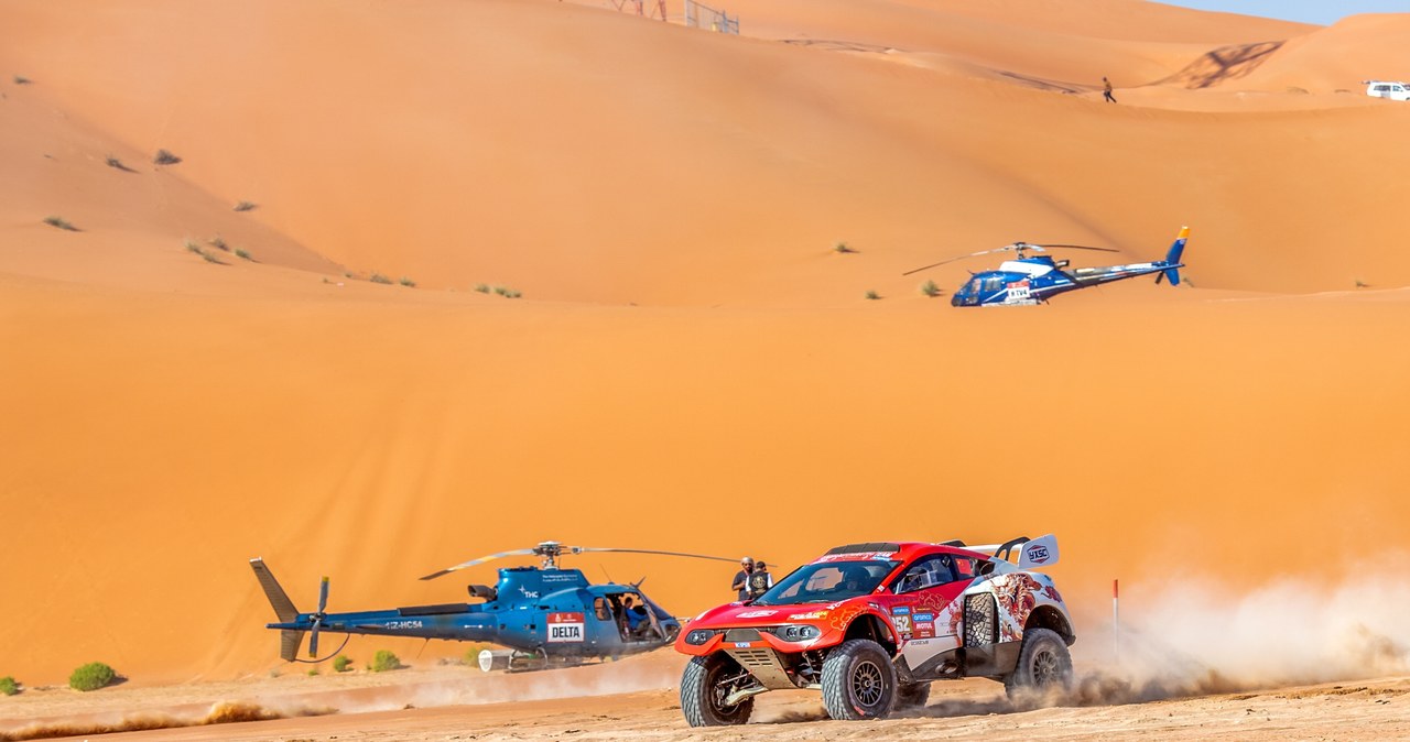 Rajd Dakar: Hołowczyc z Kurzeją zabrani z pustyni. Giemza musi wracać do Polski