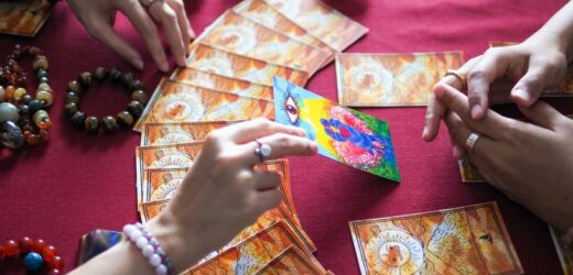 Wróżka Diana stawia tarota wszystkim znakom zodiaku. To wydarzy się 16 stycznia