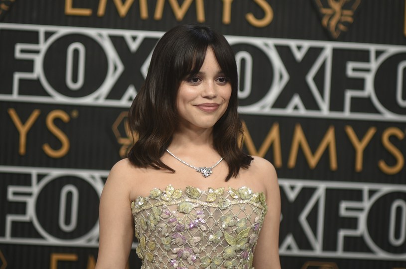 Jenna Ortega zachwyca na gali Emmy. Ale suknia