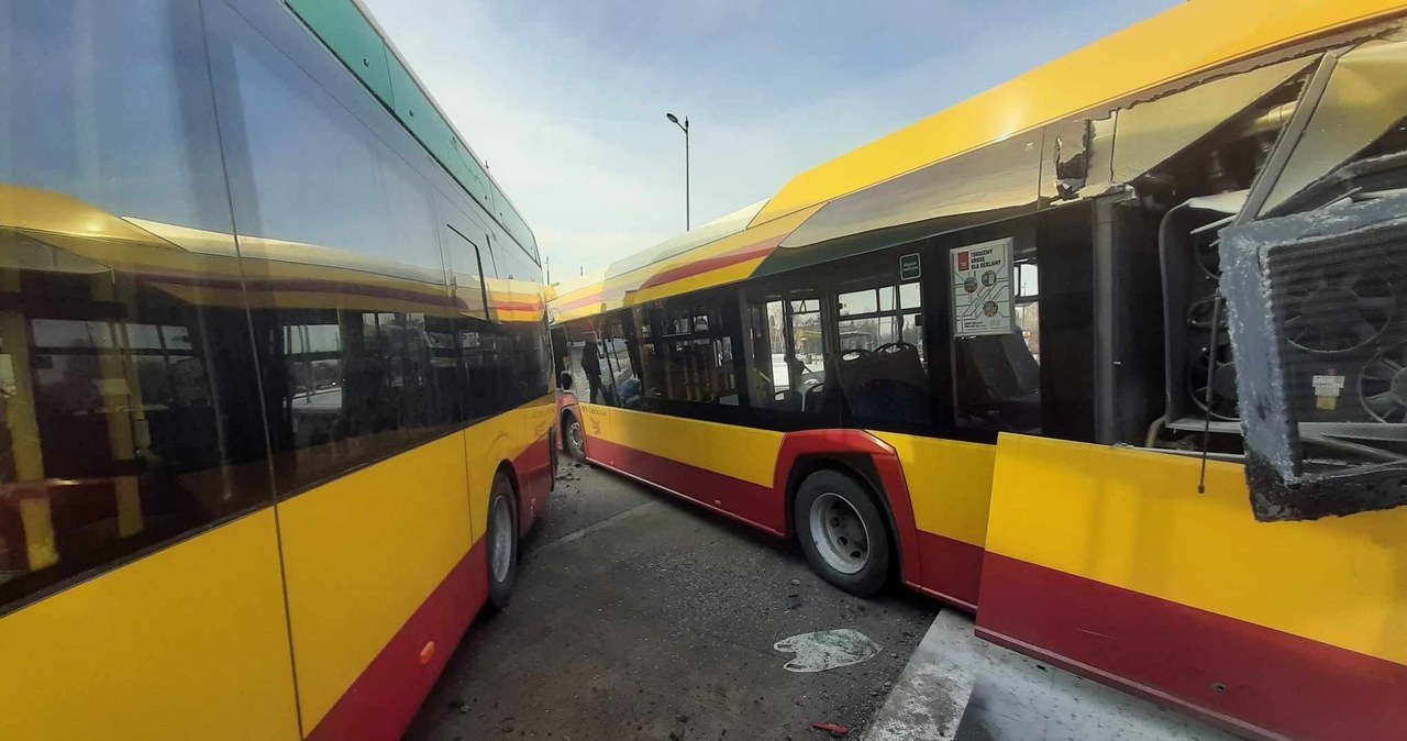 Zderzenie autobusów w Łodzi. Dwie osoby w szpitalu