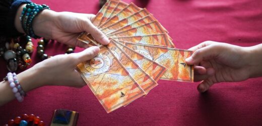 Wróżka Diana stawia tarota wszystkim znakom zodiaku. Sprawdź, co wydarzy się 18 stycznia